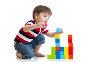 幼儿园怎么哄小孩不哭