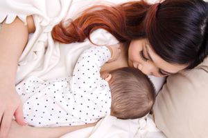 哺乳期37.5可以喂奶吗