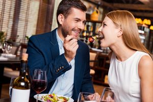 手伸进女朋友那里会不会怀孕