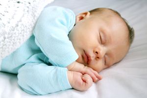 新生儿80天睡眠时间多久正常