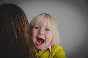 孩子腹痛一直吐怎么办